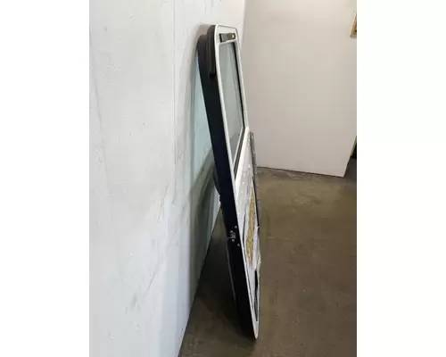 PETERBILT 335 Door Assembly, Front