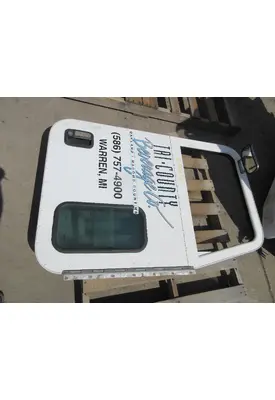 PETERBILT 335 Door Assembly, Front