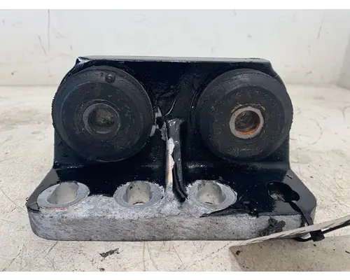 PETERBILT 335 Engine Mounts