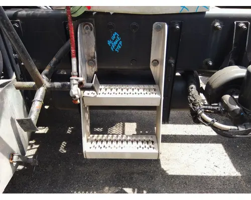 PETERBILT 335 FRAME STEP