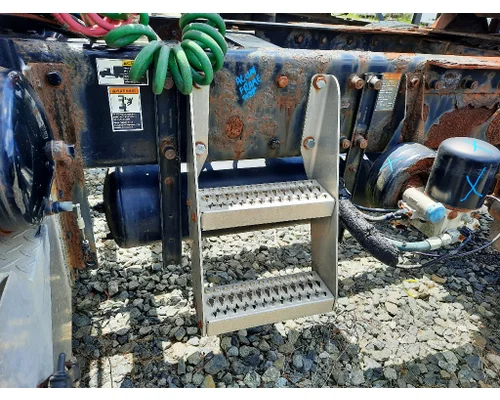 PETERBILT 335 FRAME STEP