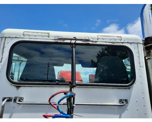 PETERBILT 335 GLASS, BACK