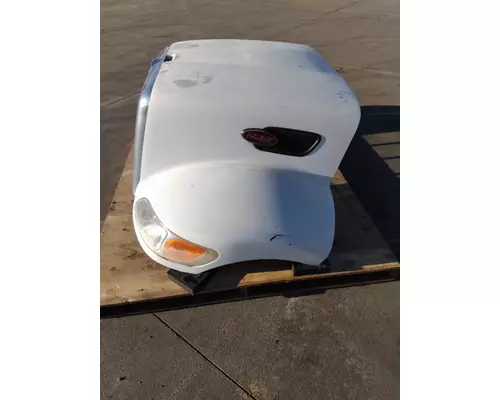 PETERBILT 335 HOOD