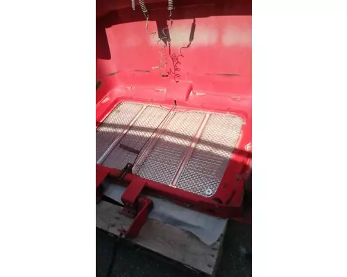 PETERBILT 335 Hood