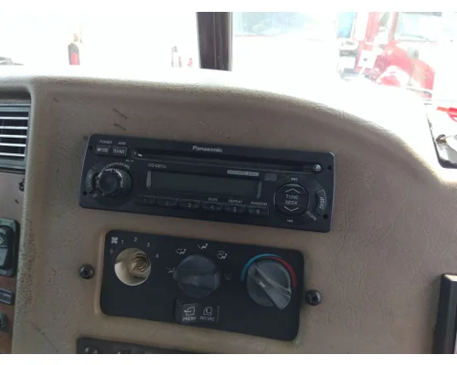 PETERBILT 335 RADIO AM/FM/CD