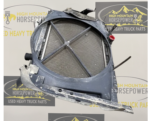 PETERBILT 335 Radiator