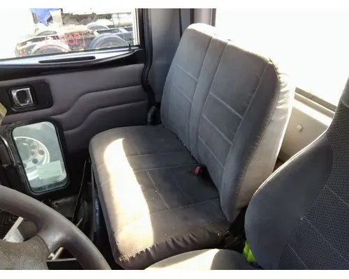 PETERBILT 335 SEAT, FRONT