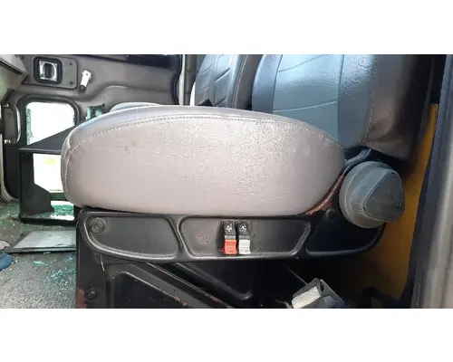 PETERBILT 335 SEAT, FRONT