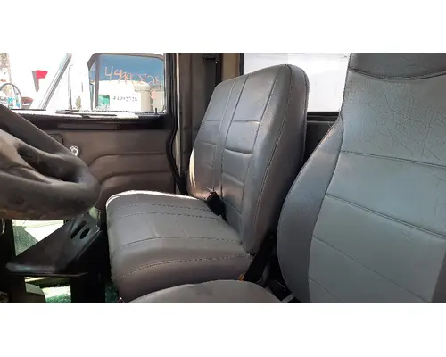 PETERBILT 335 SEAT, FRONT