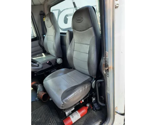 PETERBILT 335 SEAT, FRONT