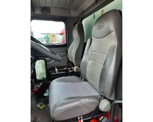 PETERBILT 335 SEAT, FRONT
