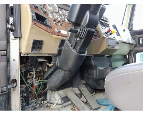 PETERBILT 335 STEERING COLUMN