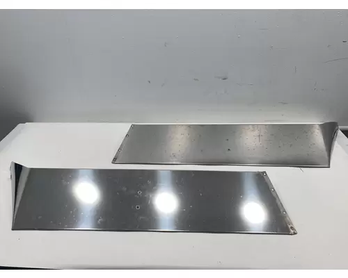 PETERBILT 335 Sun Visor (External)