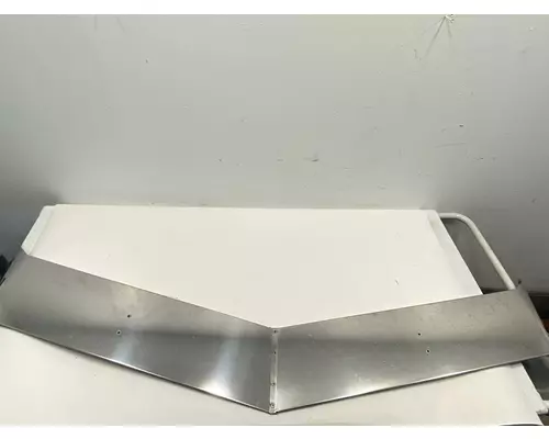 PETERBILT 335 Sun Visor (External)