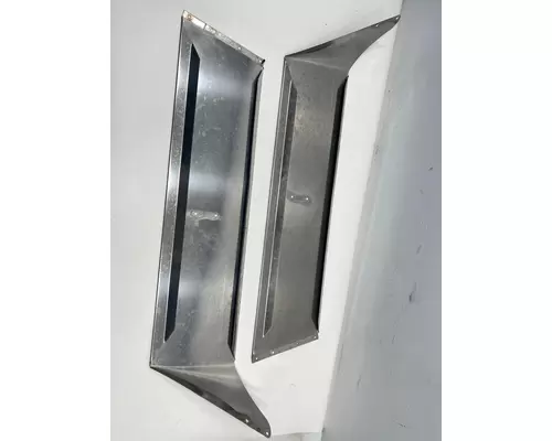 PETERBILT 335 Sun Visor (External)