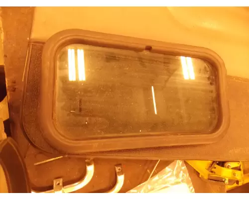 PETERBILT 335 Window Glass