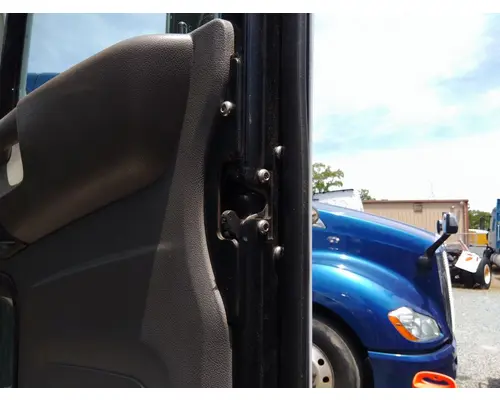 PETERBILT 337 2009-2021 DOOR ASSEMBLY, FRONT