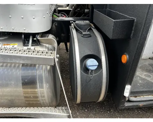 PETERBILT 337 DEF Tank