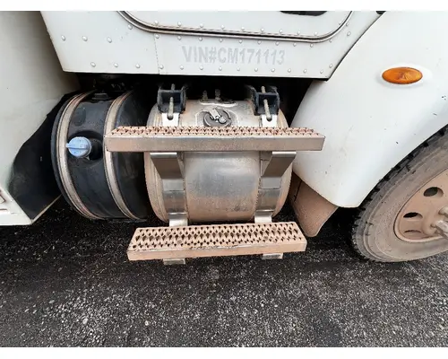 PETERBILT 337 DEF Tank