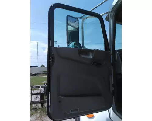 PETERBILT 337 DOOR ASSEMBLY, FRONT