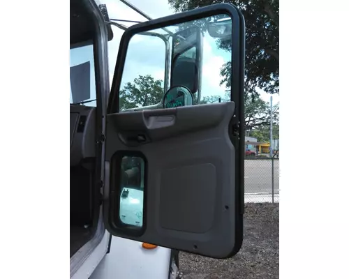 PETERBILT 337 DOOR ASSEMBLY, FRONT
