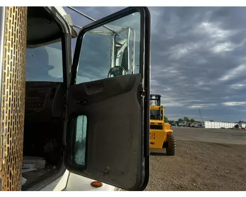 PETERBILT 337 Door Assembly, Front