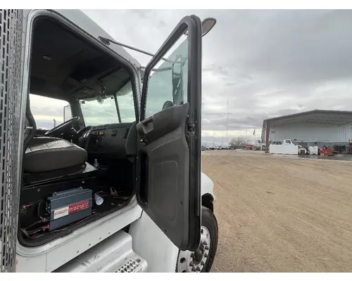 PETERBILT 337 Door Assembly, Front