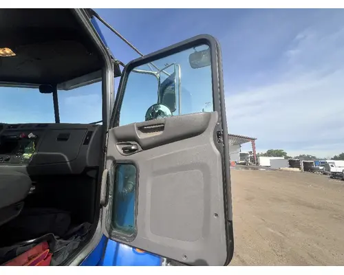 PETERBILT 337 Door Assembly, Front