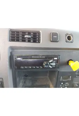 PETERBILT 337 RADIO AM/FM/CD