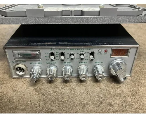 PETERBILT 337 Radio