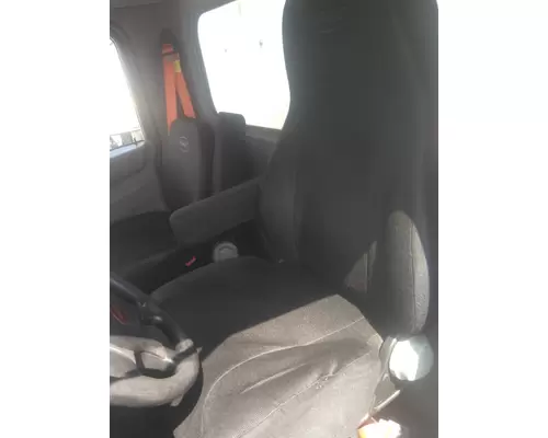 PETERBILT 337 SEAT, FRONT