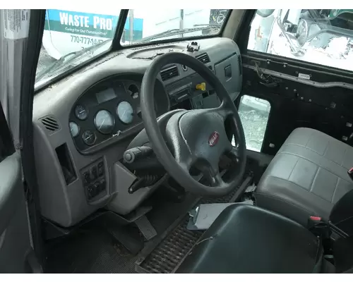 PETERBILT 348 Cab Clip