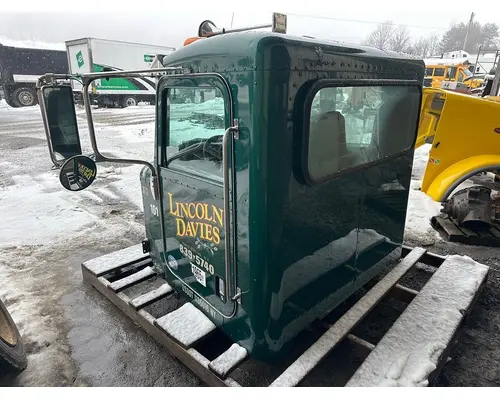 PETERBILT 348 Cab