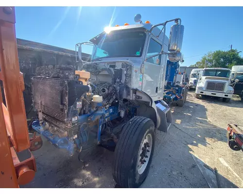 PETERBILT 348 Cab