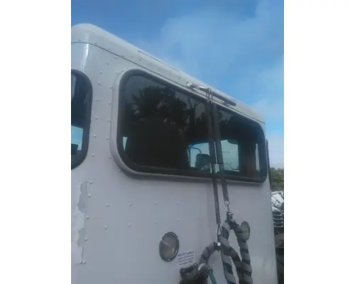 PETERBILT 348 GLASS, BACK