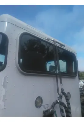PETERBILT 348 GLASS, BACK