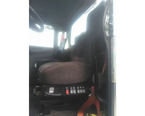 PETERBILT 348 SEAT, FRONT