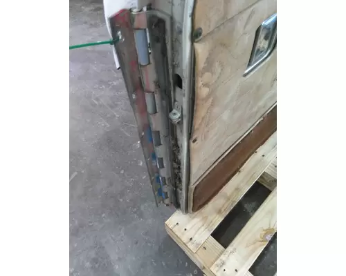 PETERBILT 349 1980-1987 DOOR ASSEMBLY, FRONT
