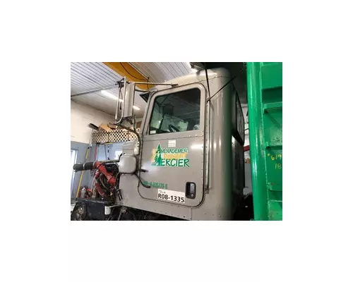 PETERBILT 357 Cab
