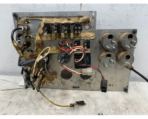 PETERBILT 357 Dash  Console Switch