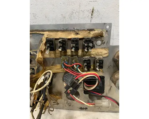PETERBILT 357 Dash  Console Switch