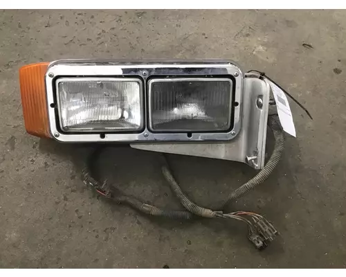 PETERBILT 357 HEADLAMP ASSEMBLY