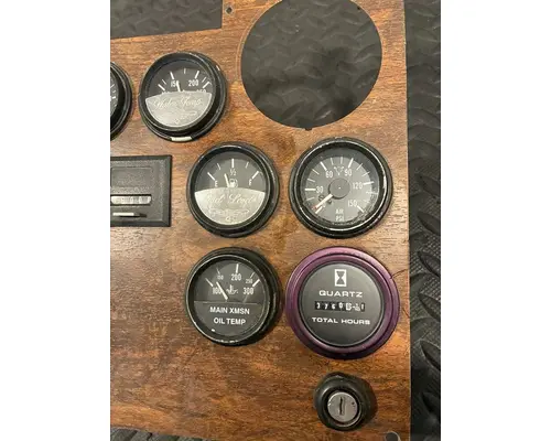 PETERBILT 357 Instrument Cluster