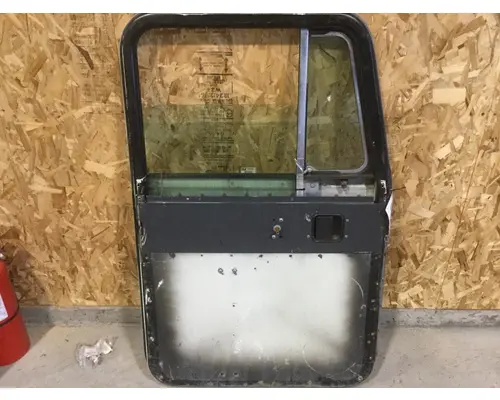 PETERBILT 359/379 DOOR-FRONT