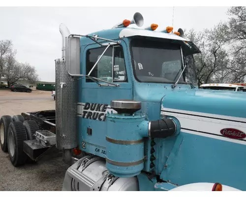 PETERBILT 359 Cab Clip