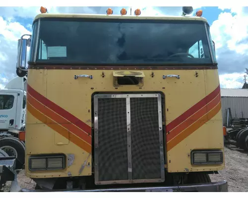 PETERBILT 362 CAB