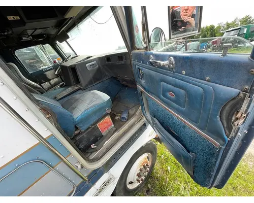 PETERBILT 362 Cab