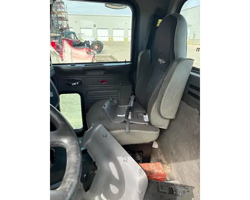 PETERBILT 365 Cab