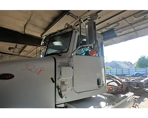 PETERBILT 365 Cab