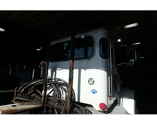 PETERBILT 365 Cab
